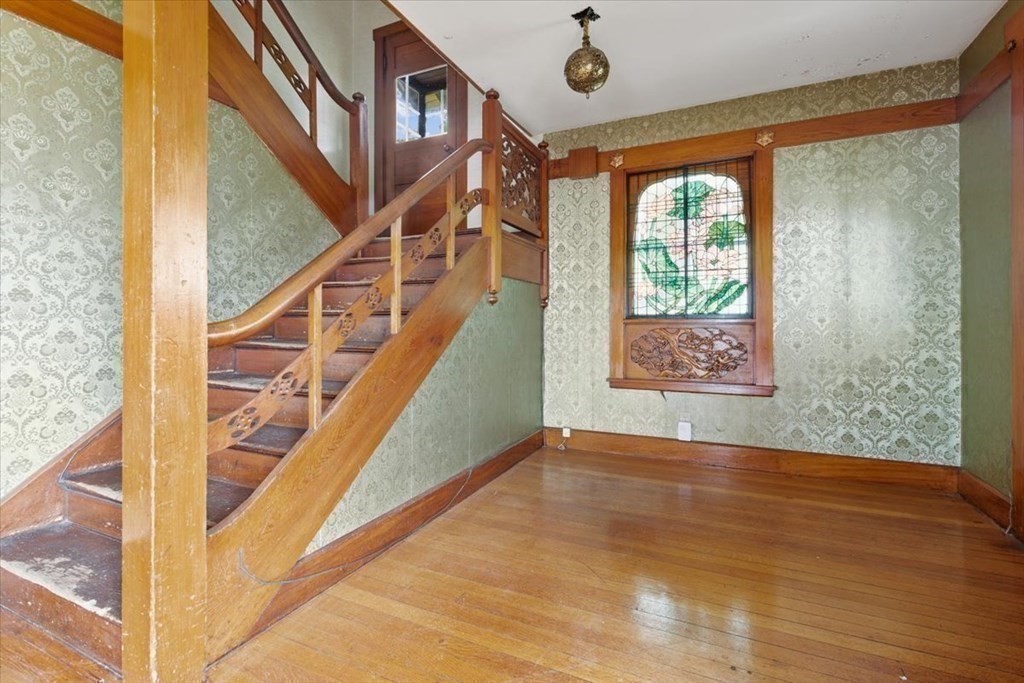 12 Laurel St