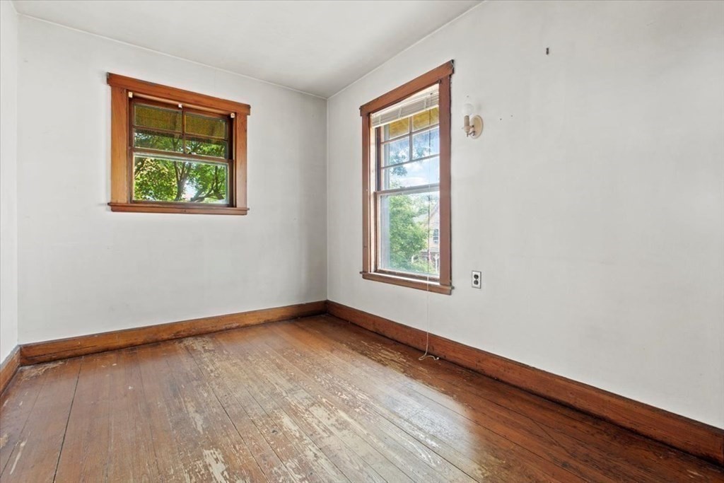12 Laurel St