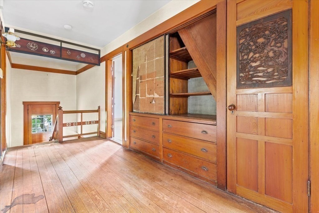 12 Laurel St