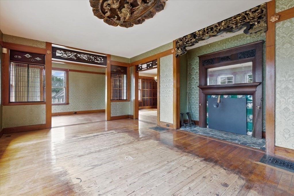 12 Laurel St