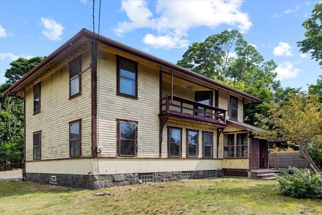 12 Laurel St