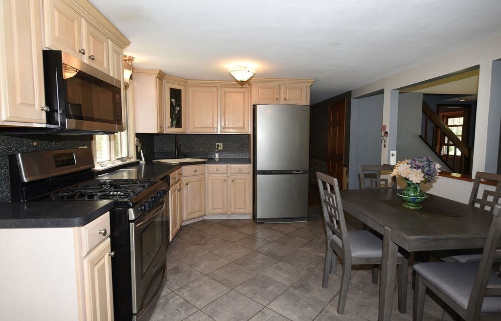6 Sheridan Dr.