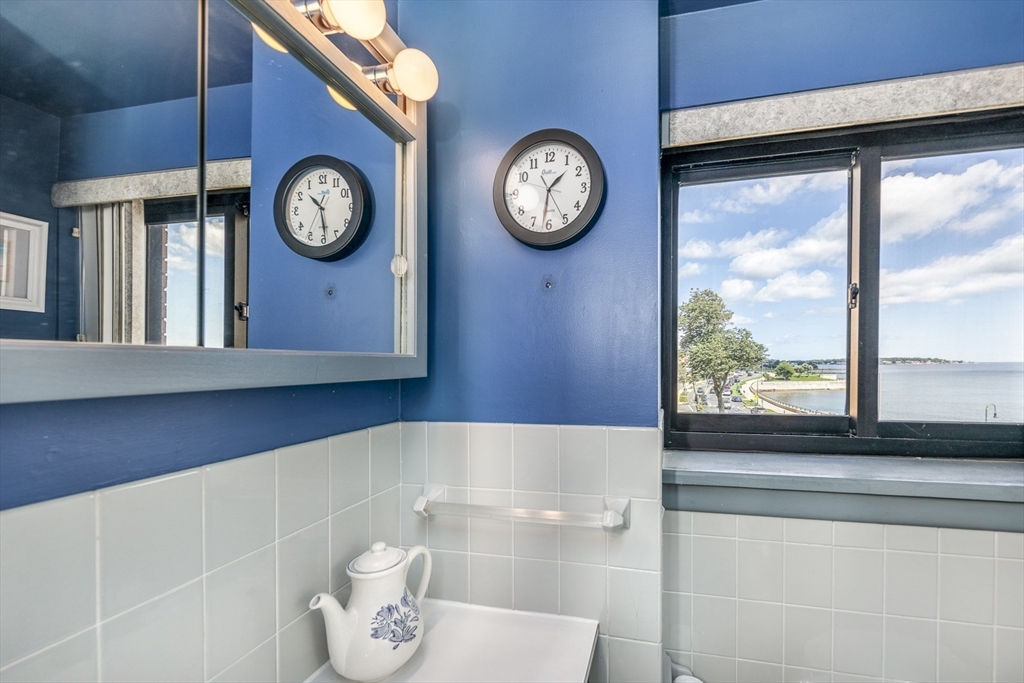 300 Lynn Shore Drive Unit: 400