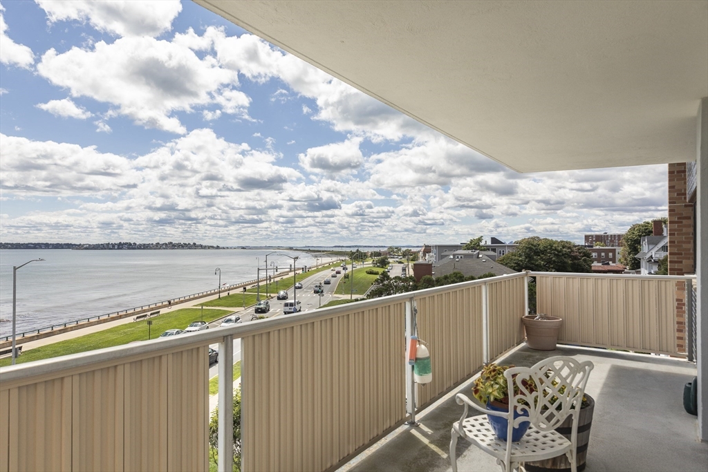 300 Lynn Shore Drive Unit: 400