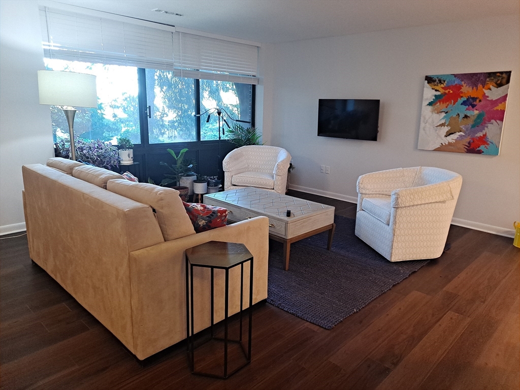 1008 Paradise Rd Unit: E1J