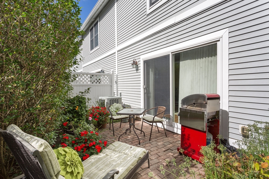 140 Commonwealth Ave # 15
