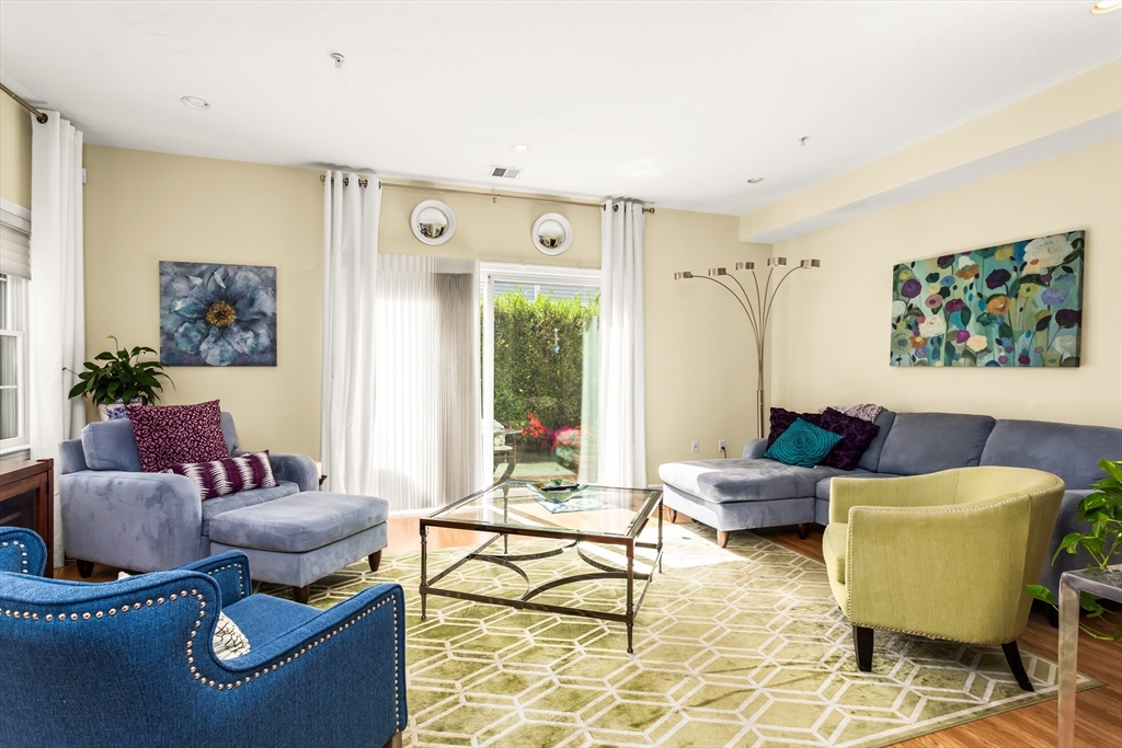 140 Commonwealth Ave # 15
