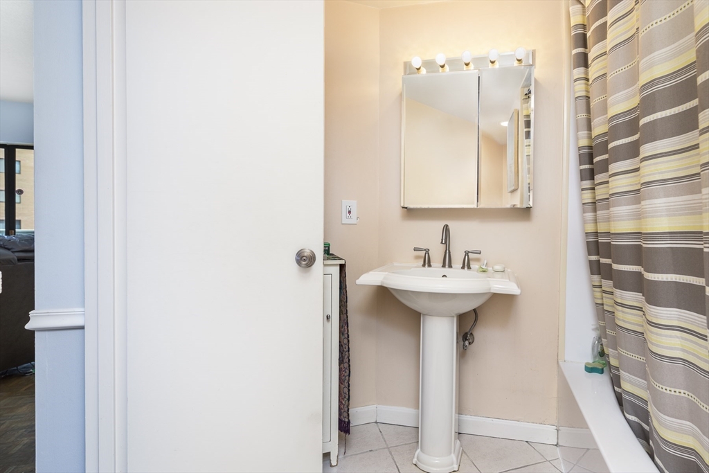 300 Lynn Shore Drive Unit: 508
