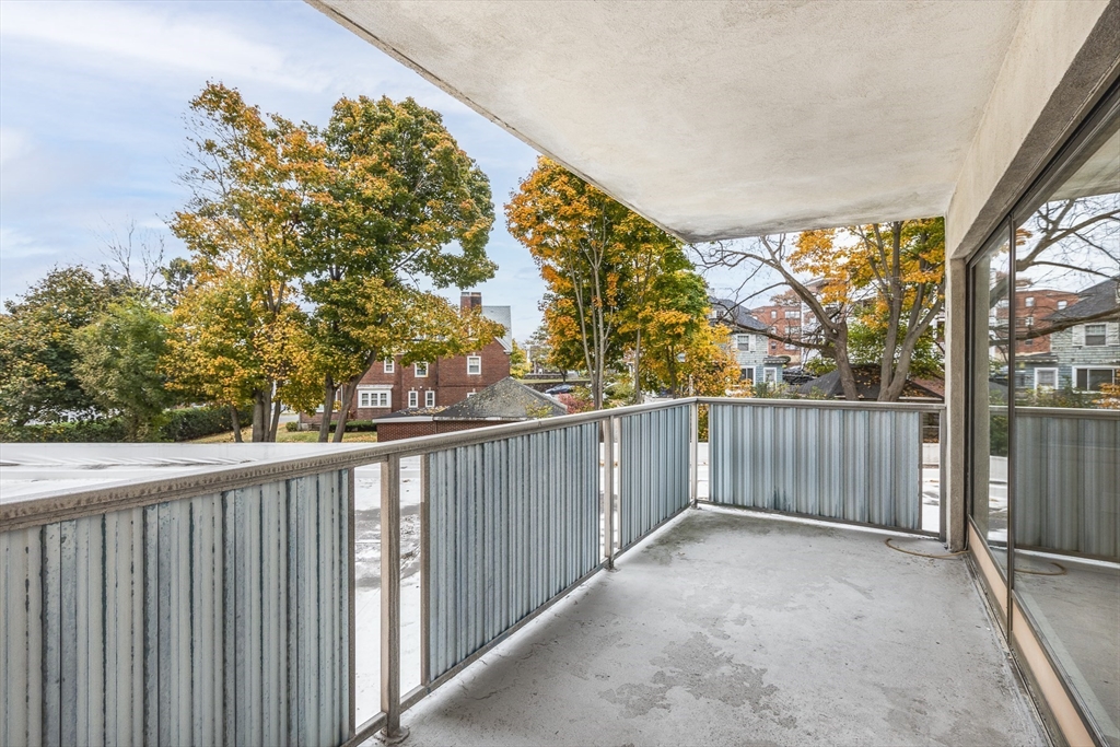 300 Lynn Shore Drive Unit: 304