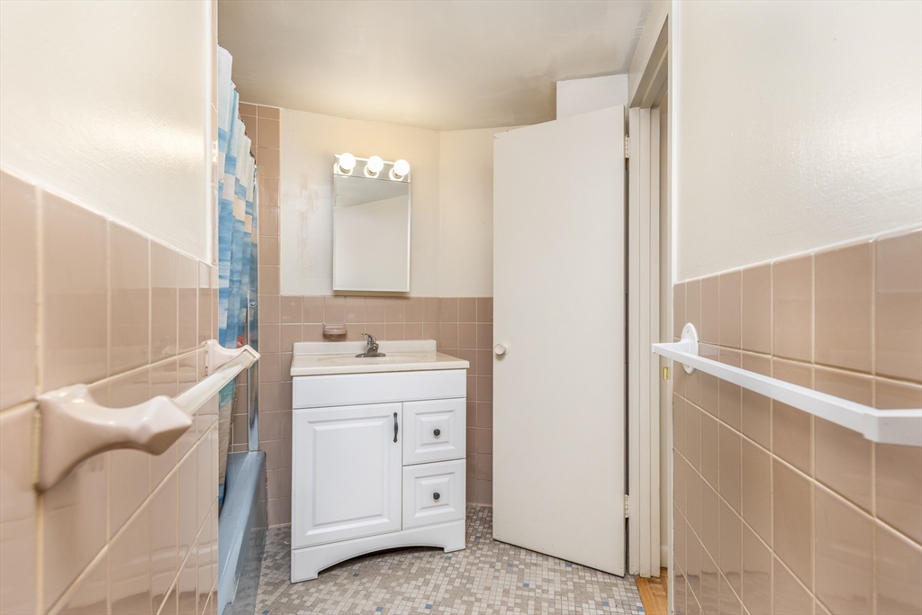 300 Lynn Shore Drive Unit: 304