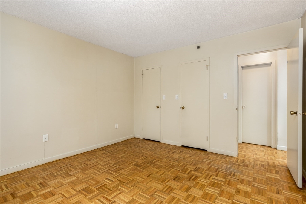 300 Lynn Shore Drive Unit: 304