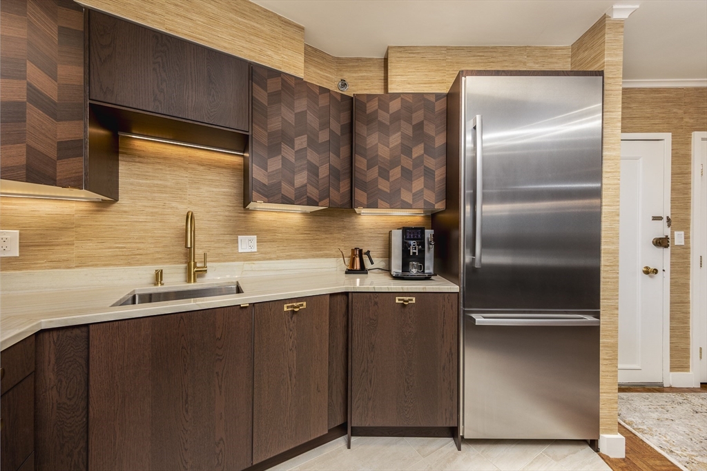 300 Lynn Shore Dr Unit: 1007