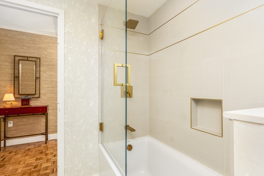 300 Lynn Shore Dr Unit: 1007