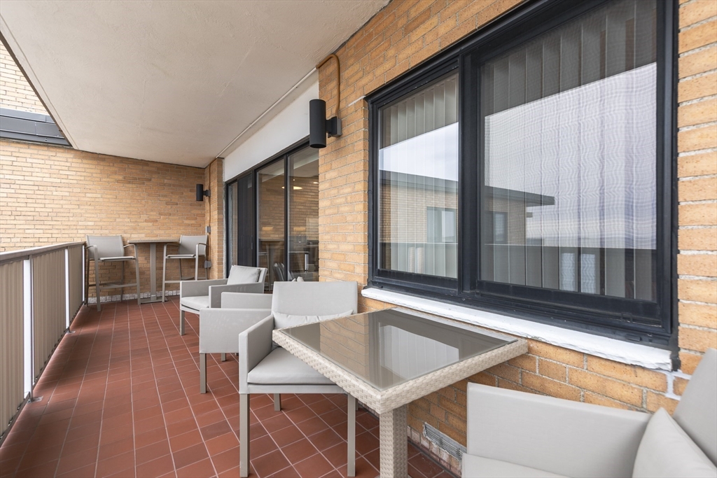 300 Lynn Shore Dr Unit: 1007