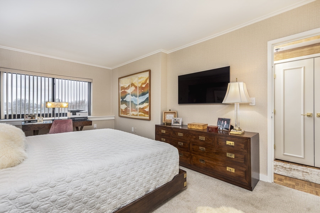 300 Lynn Shore Dr Unit: 1007
