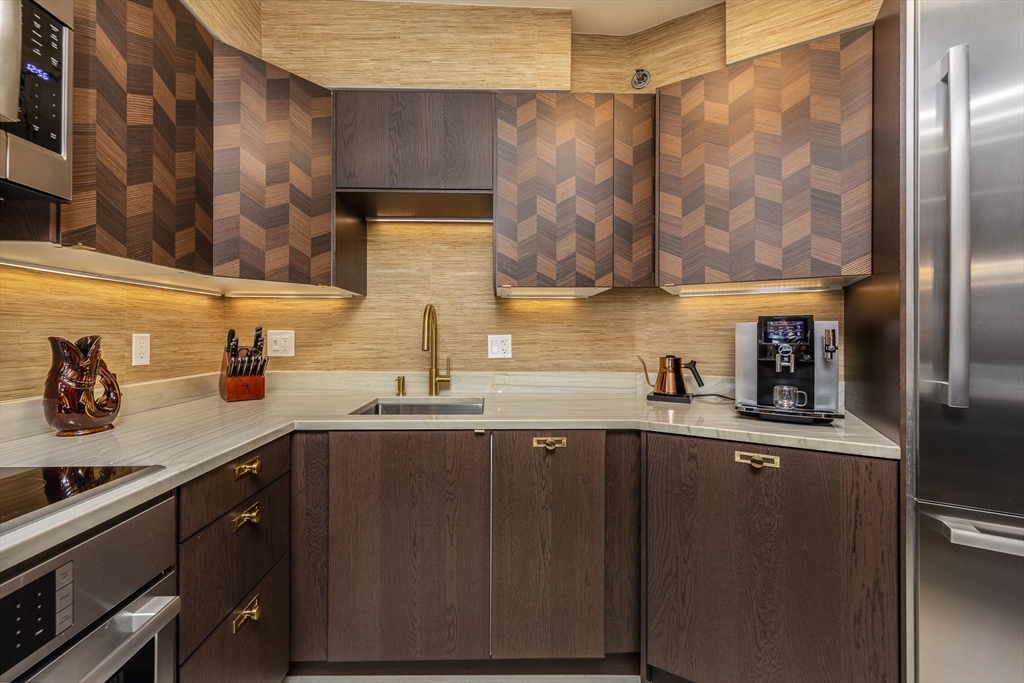300 Lynn Shore Dr Unit: 1007