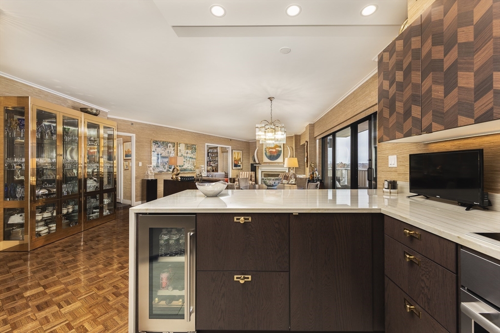300 Lynn Shore Dr Unit: 1007