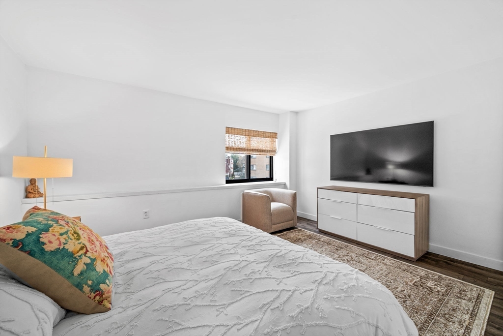 300 Lynn Shore Dr Unit: 408