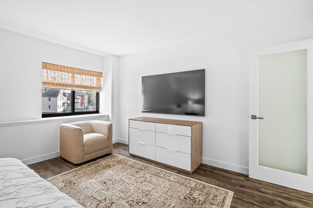300 Lynn Shore Dr Unit: 408