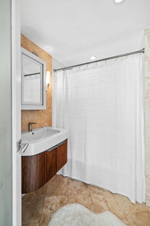 300 Lynn Shore Dr Unit: 408