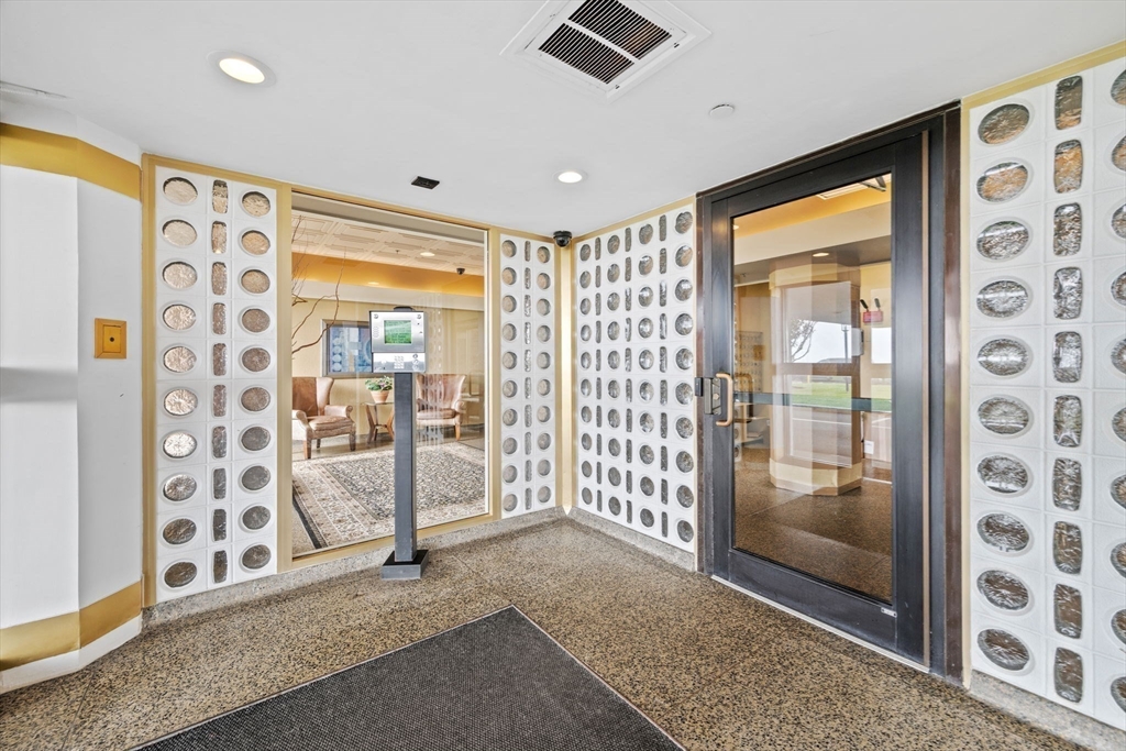 300 Lynn Shore Dr Unit: 408