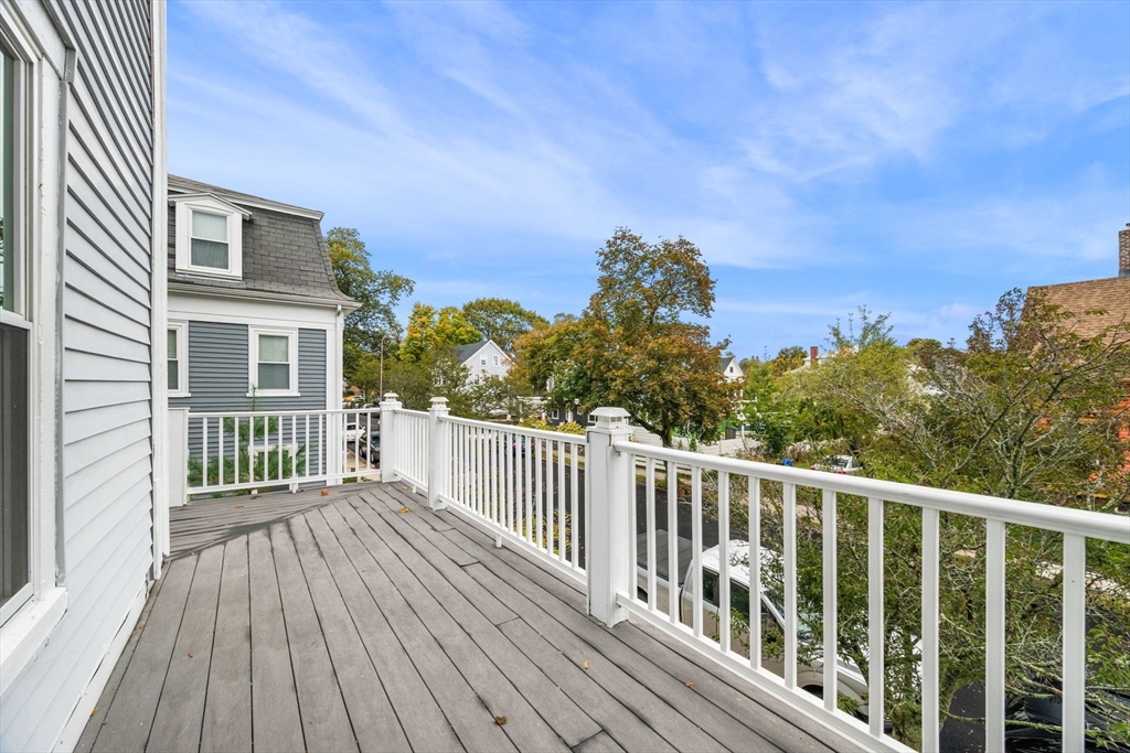 15 Thorndike St