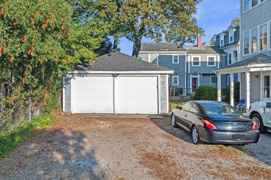 15 Thorndike St
