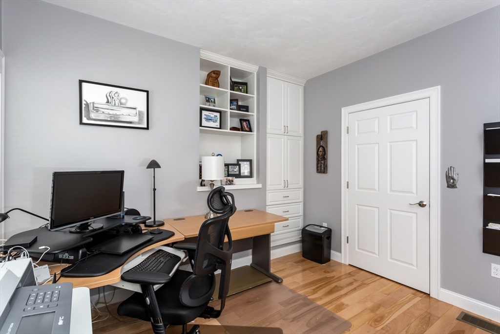 55 Lawrence Dr # 55