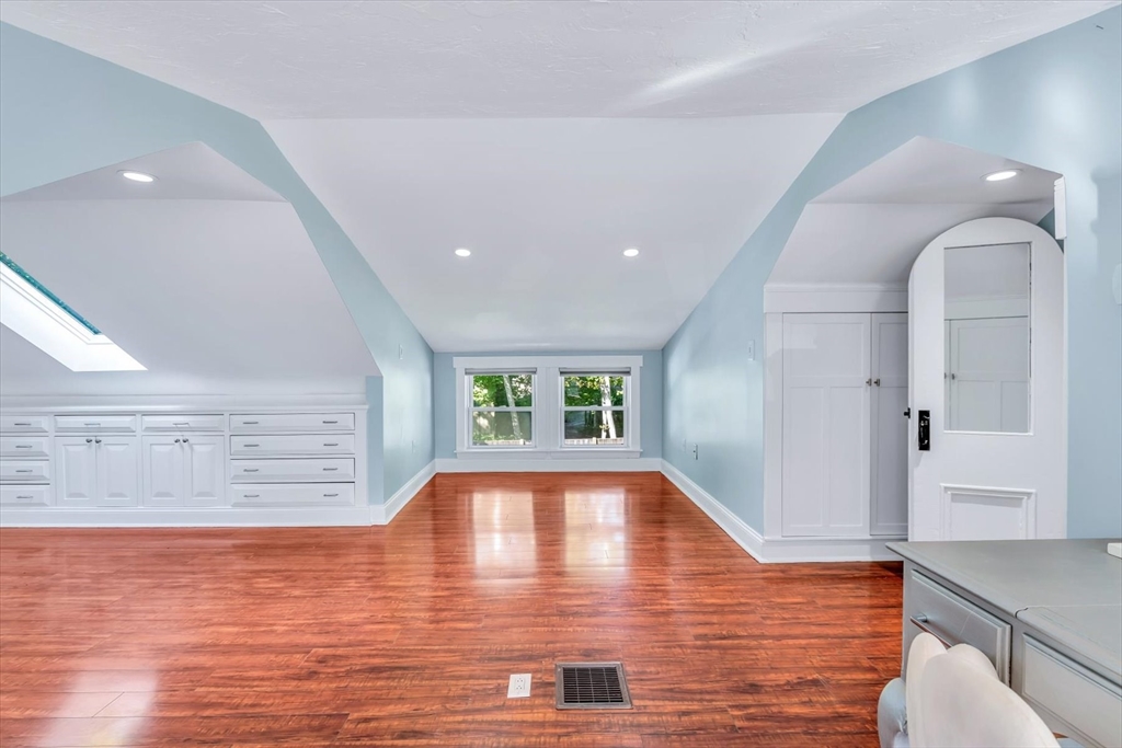 22 Bay View Ave