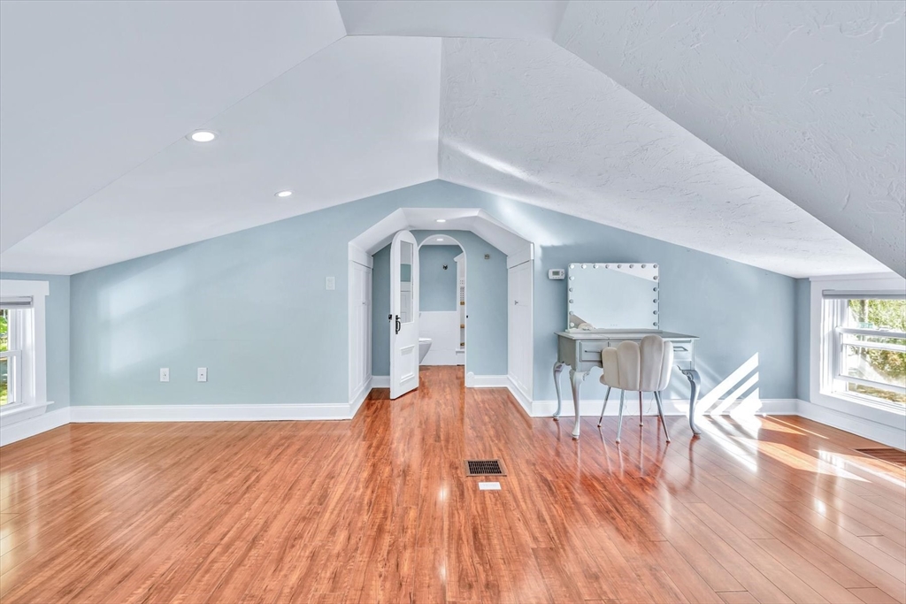 22 Bay View Ave