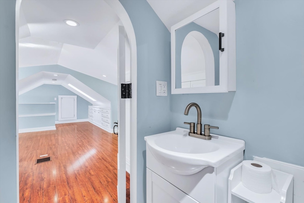 22 Bay View Ave