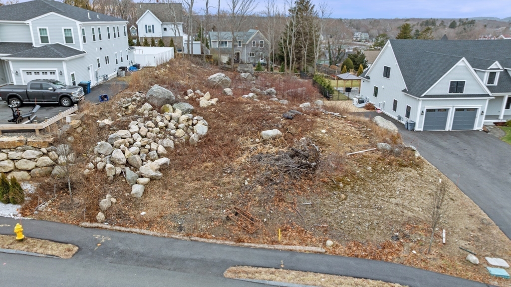 3 Deacon Farm Ln