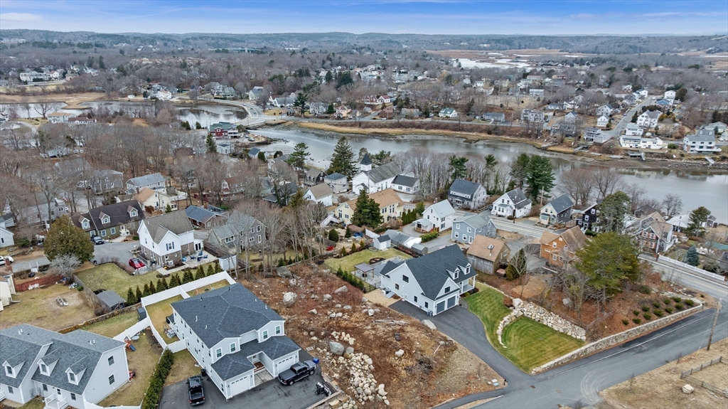3 Deacon Farm Ln