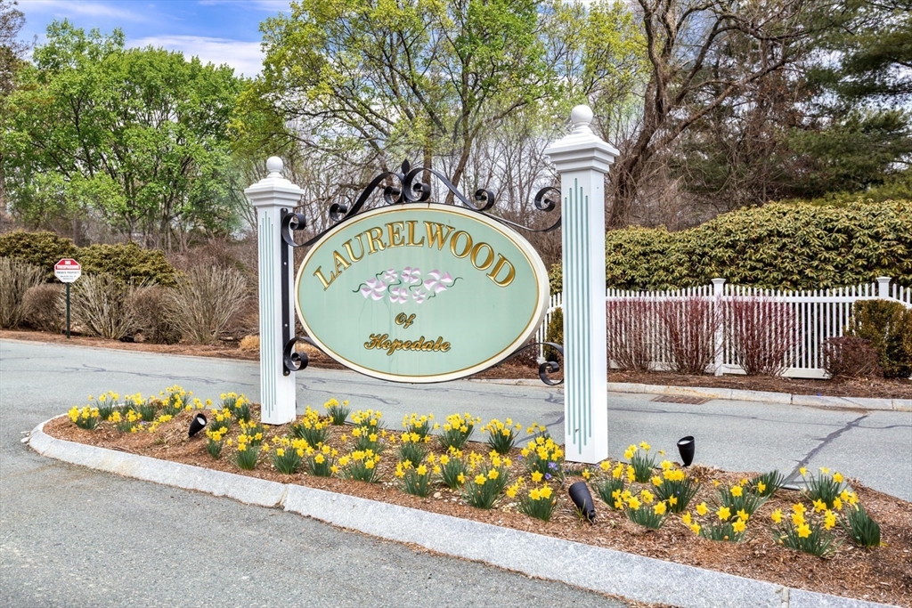 106 Laurelwood Dr # 106