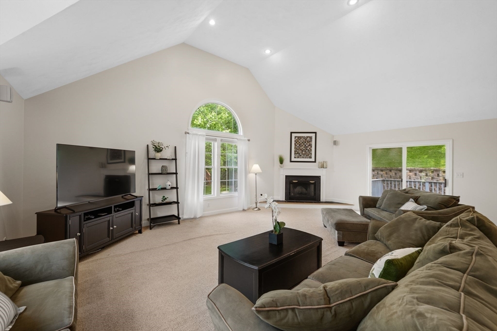 12 Olde Taverne Lane