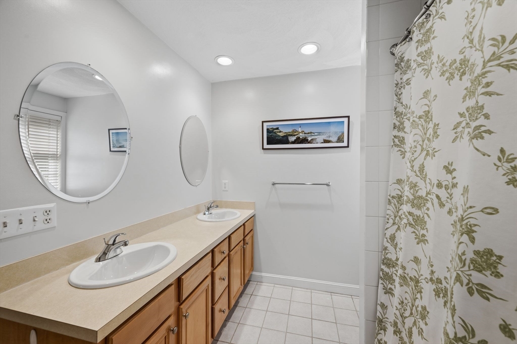 12 Olde Taverne Lane
