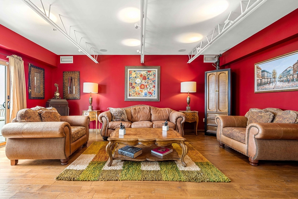 150 Lynnway # 702