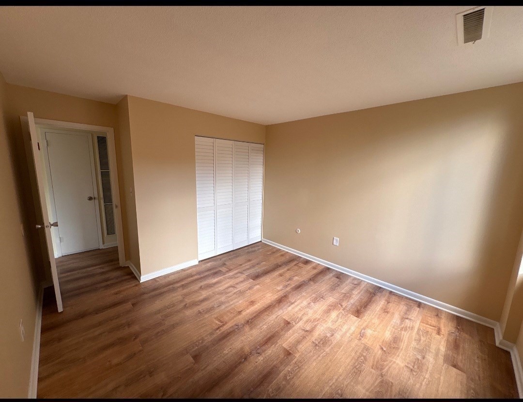 1004 Paradise Rd # 2M