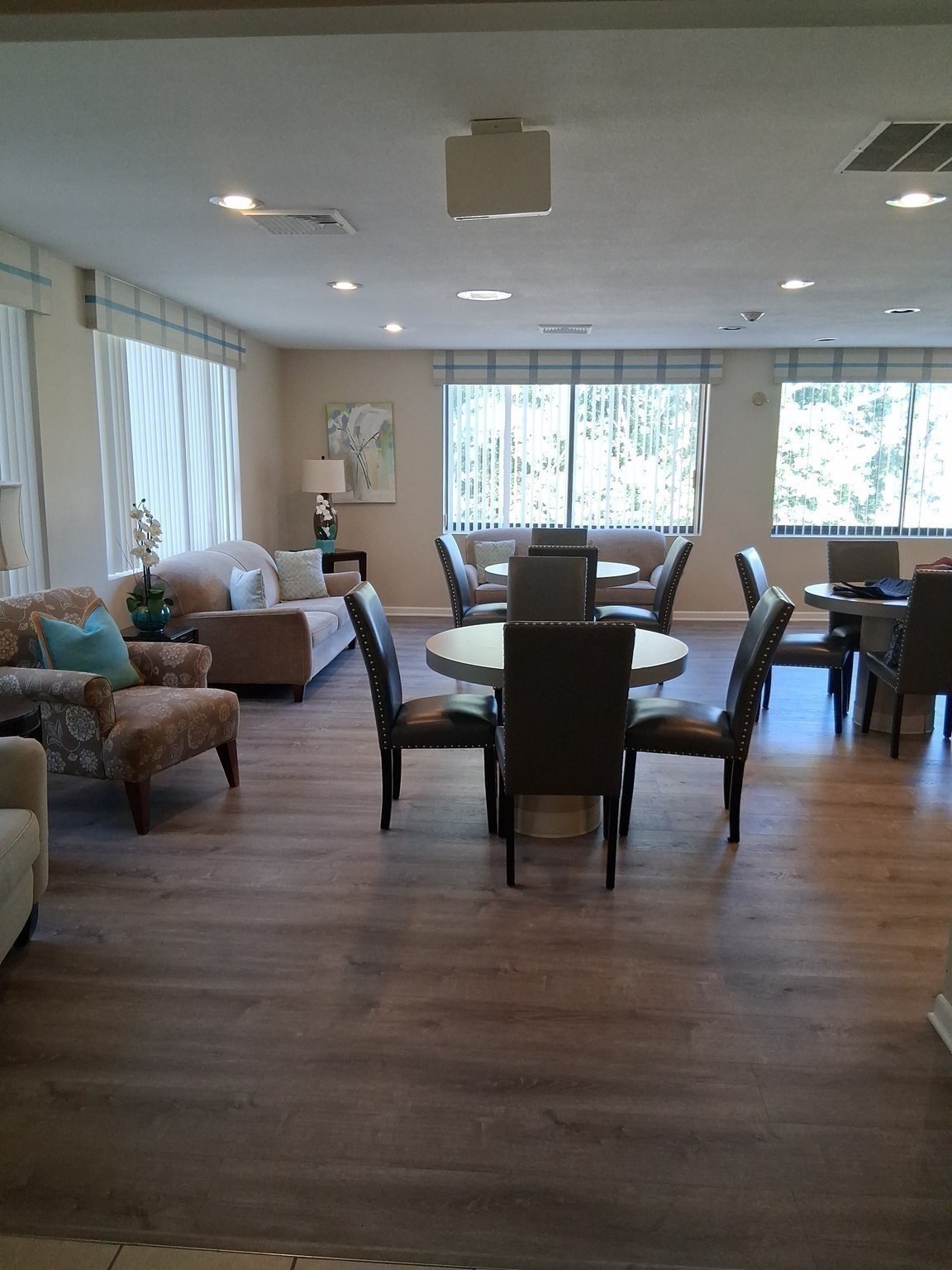 1004 Paradise Rd # 2M