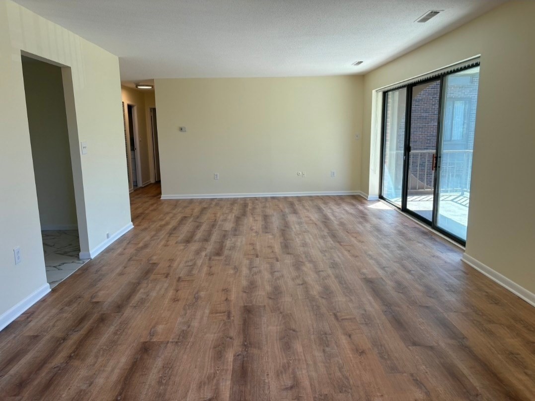 1004 Paradise Rd # 2M
