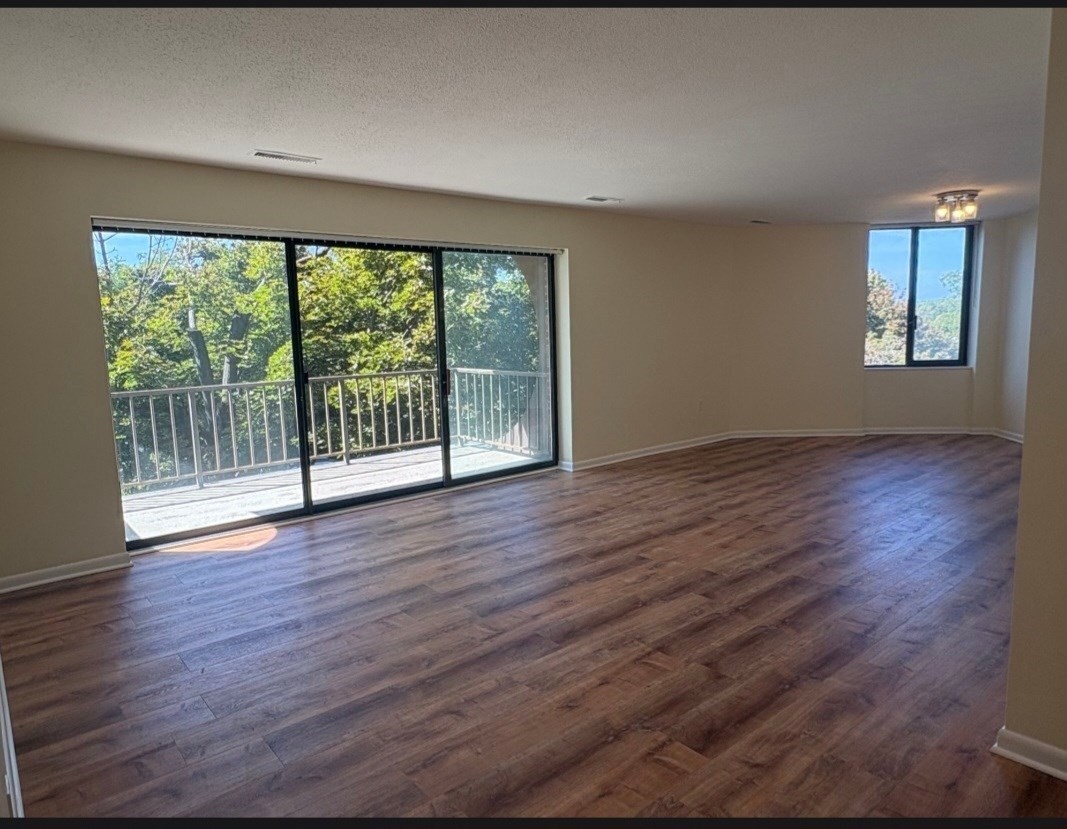 1004 Paradise Rd # 2M