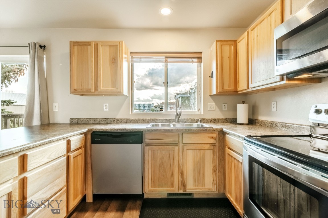 1781 W Kagy Boulevard