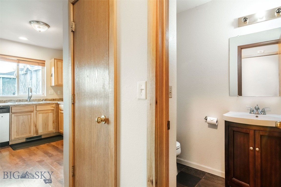 1781 W Kagy Boulevard