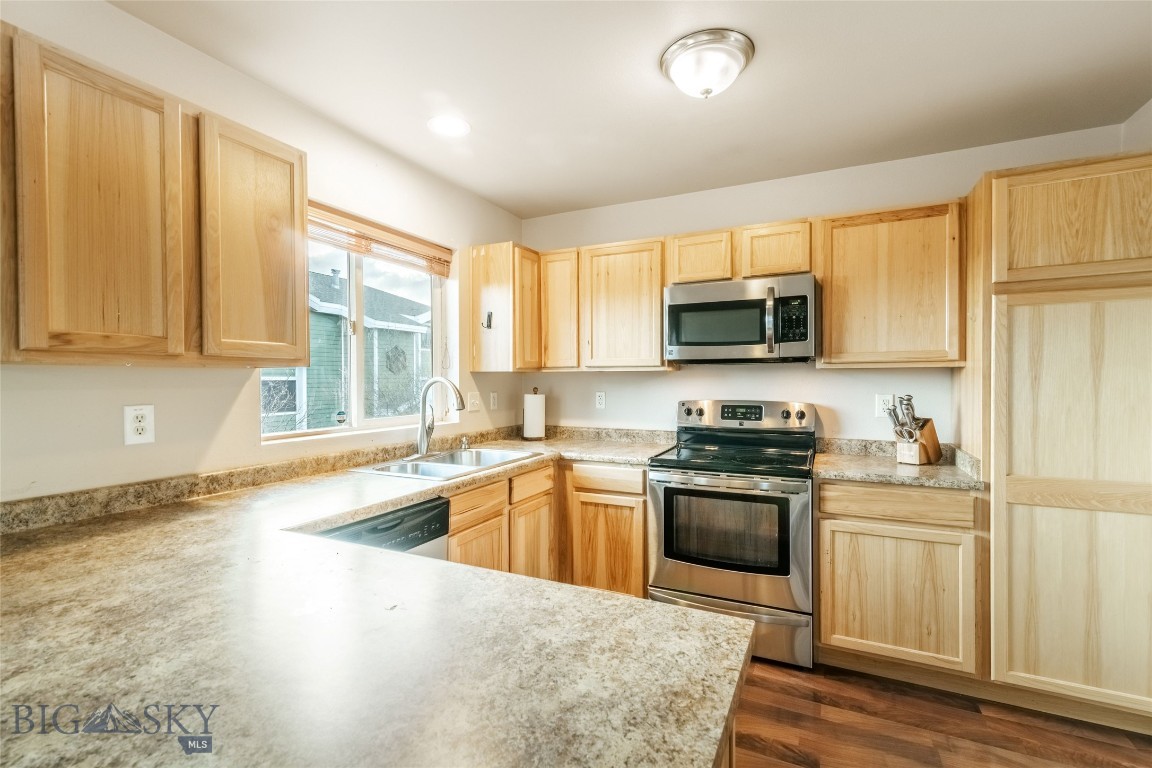 1781 W Kagy Boulevard