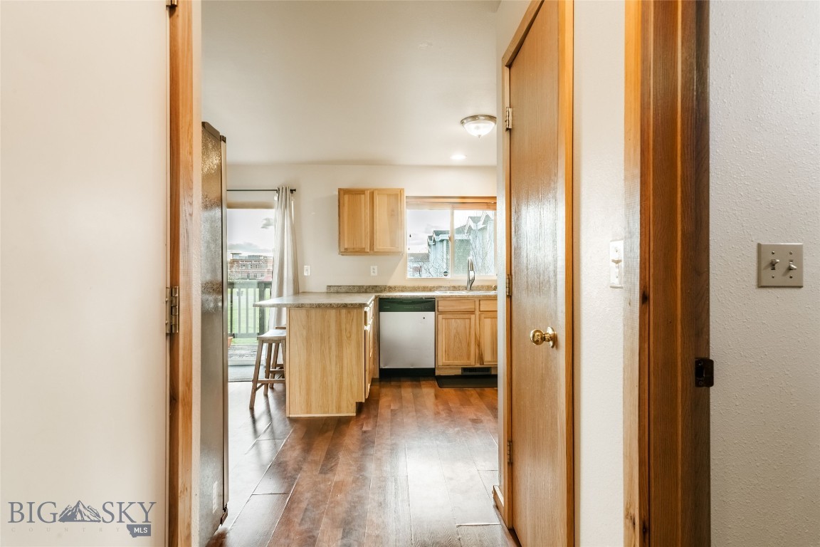 1781 W Kagy Boulevard