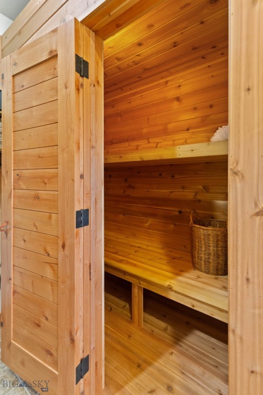 198 Farmland Crossing