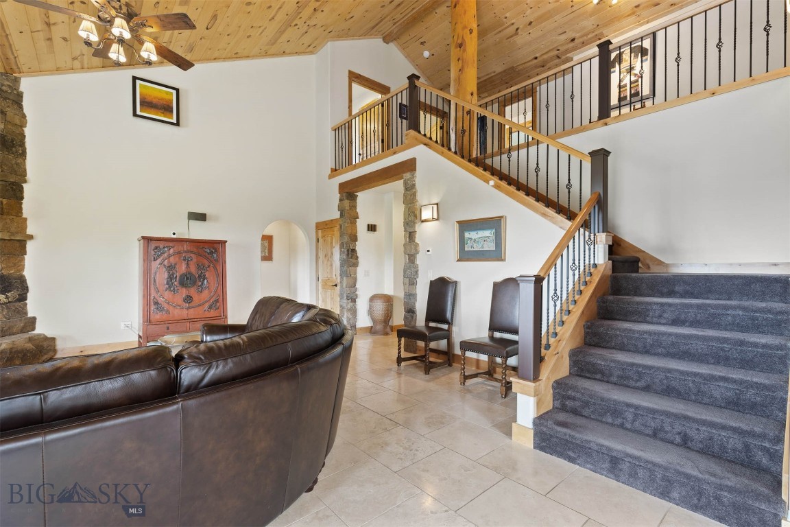 198 Farmland Crossing