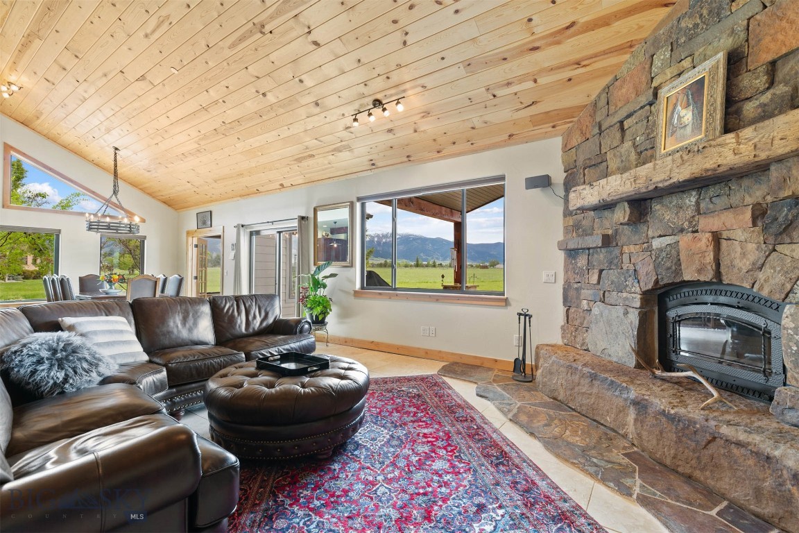 198 Farmland Crossing