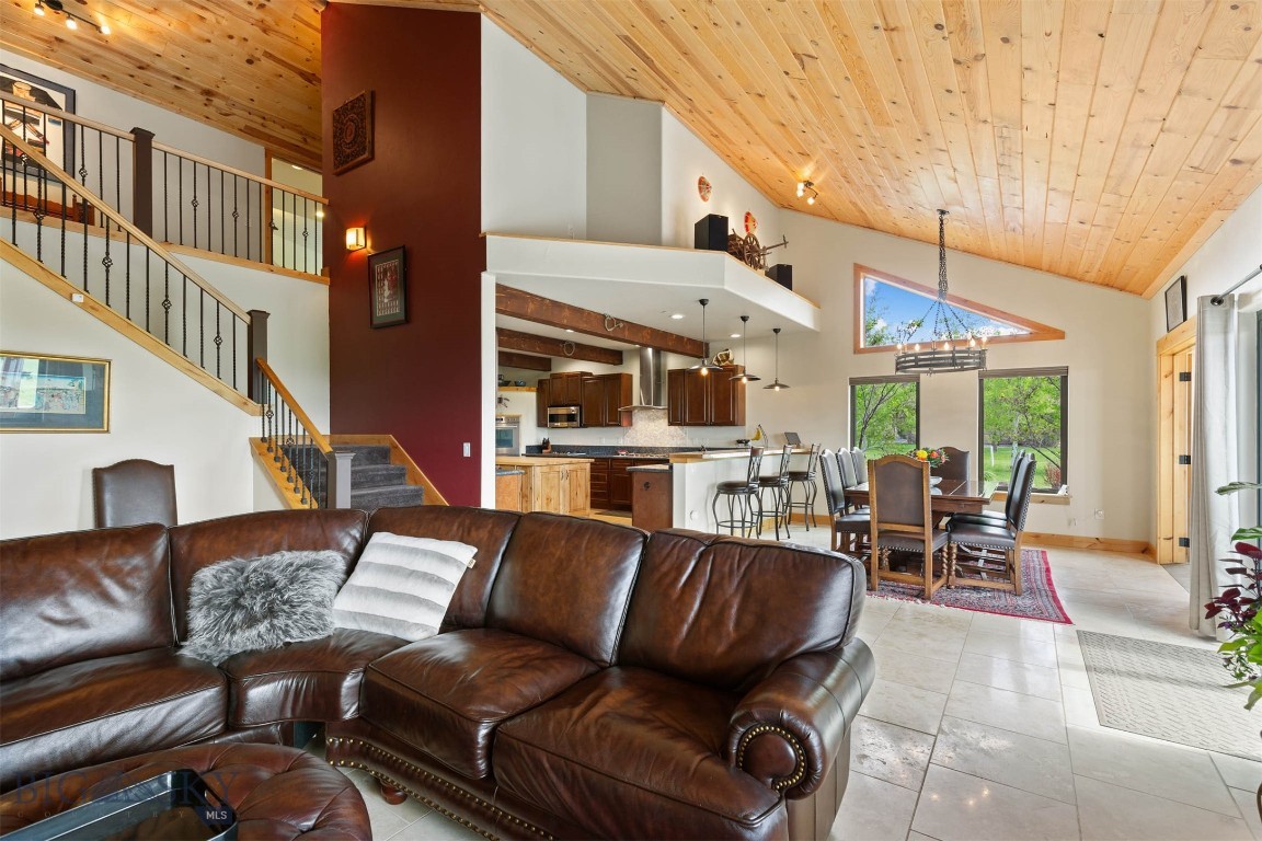 198 Farmland Crossing