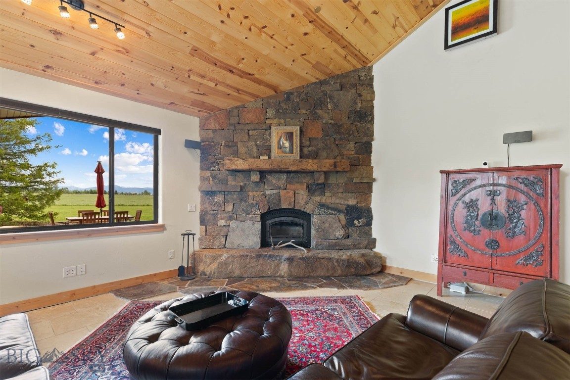 198 Farmland Crossing